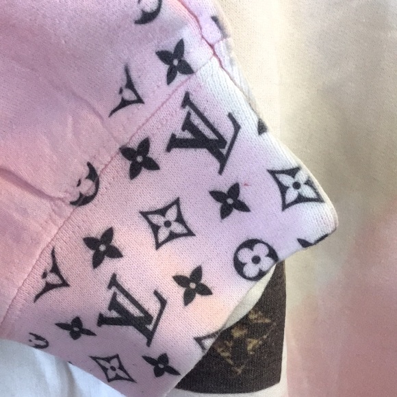 Pullover l V W/ logo designs on the sleeves & Front of Sweatshirt ❌❌PRICE FIRM❌ - Picture 4 of 16